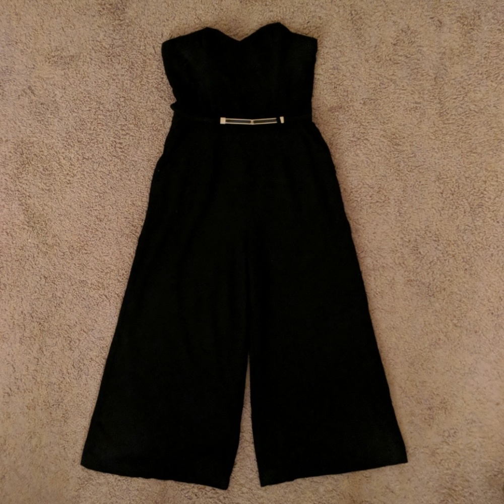 *Like New* Black Romper with Belt & Pockets!